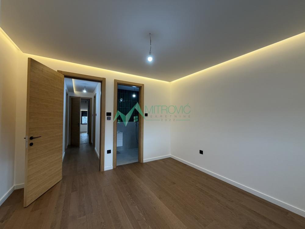 Slika 4 - Urbana vila, luksuzna oprema, garaža i parking u ceni! 