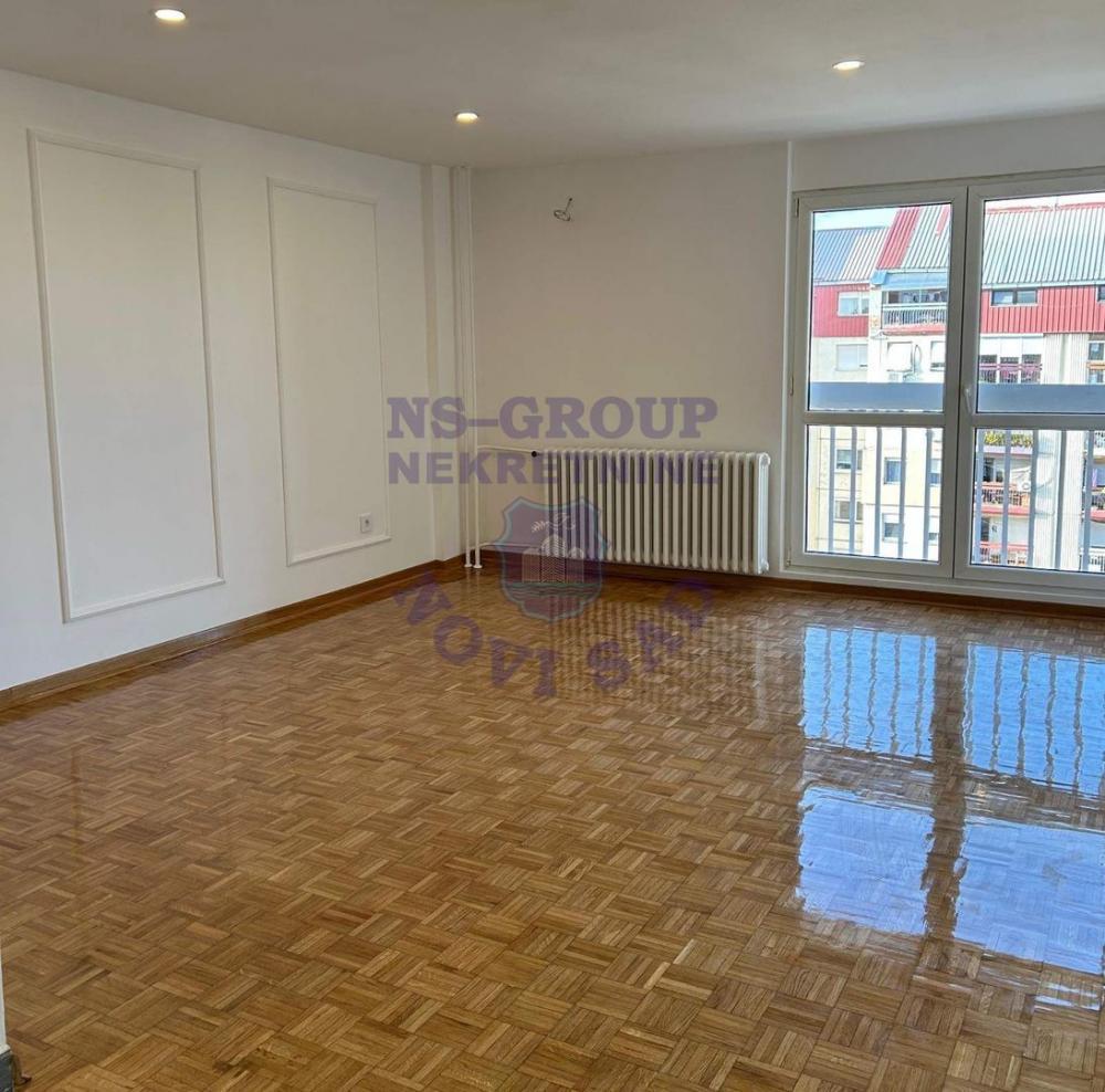 Glavna slika -Trosoban, 85m2, Liman Novi Sad, sa terasom, ima lift