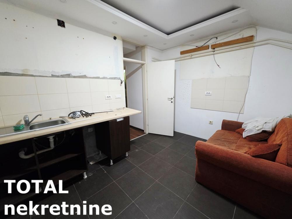 Slika 6 - Stan,NOVI SAD,ZELEZNICKA STANICA,kv: 32.00, € 80000, ID: 1101993