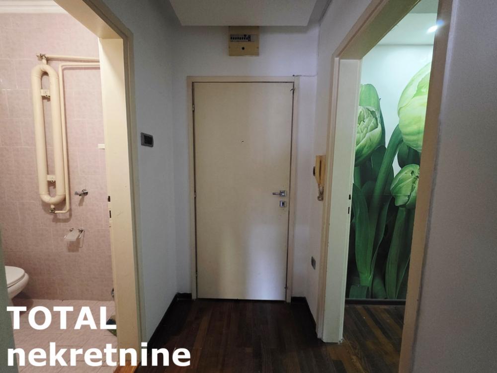 Slika 11 - Stan,NOVI SAD,ZELEZNICKA STANICA,kv: 32.00, € 80000, ID: 1101993