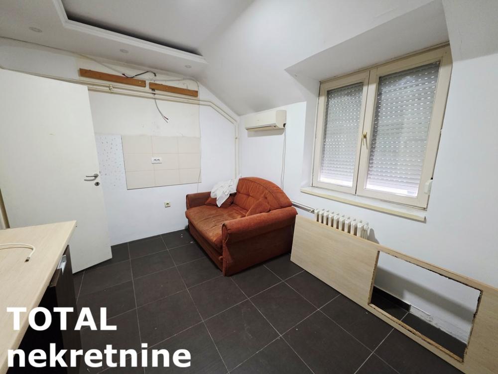 Slika 5 - Stan,NOVI SAD,ZELEZNICKA STANICA,kv: 32.00, € 80000, ID: 1101993