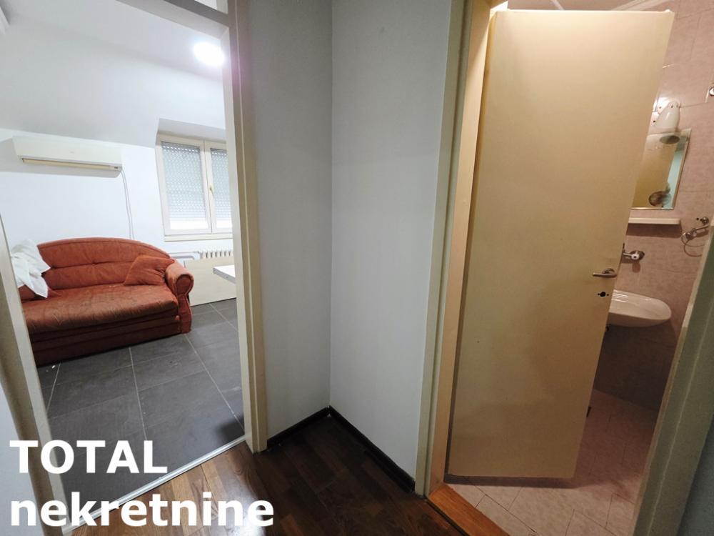 Slika 9 - Stan,NOVI SAD,ZELEZNICKA STANICA,kv: 32.00, € 80000, ID: 1101993