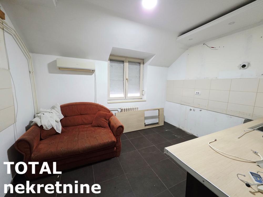 Slika 4 - Stan,NOVI SAD,ZELEZNICKA STANICA,kv: 32.00, € 80000, ID: 1101993