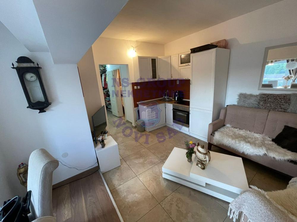 Slika 2 - Trosoban, 52m2, Bulevar oslobođenja Novi Sad