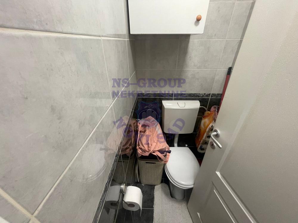 Slika 5 - Trosoban, 62m2, Banatić Novi Sad, sa terasom, ima lift