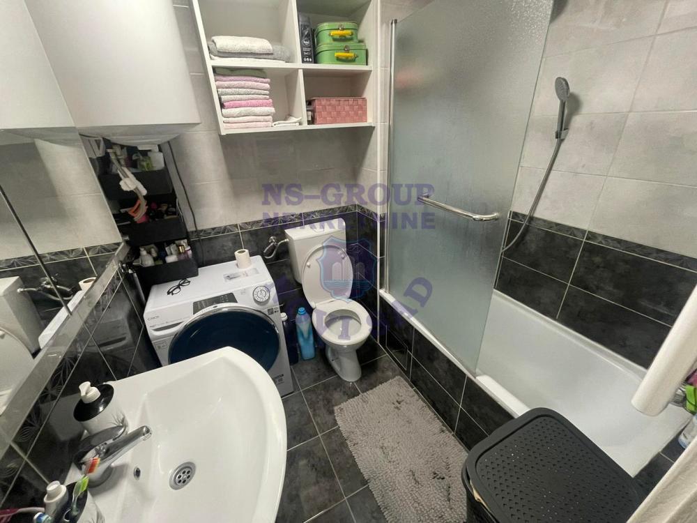 Slika 4 - Trosoban, 62m2, Banatić Novi Sad, sa terasom, ima lift