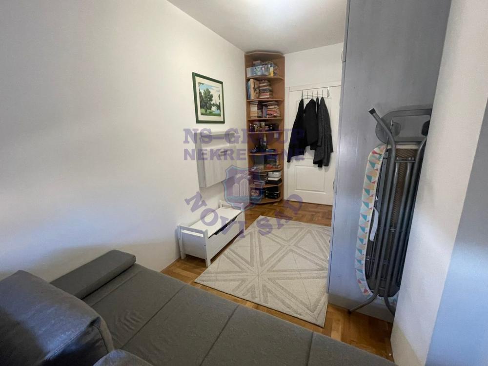 Slika 6 - Trosoban, 62m2, Banatić Novi Sad, sa terasom, ima lift