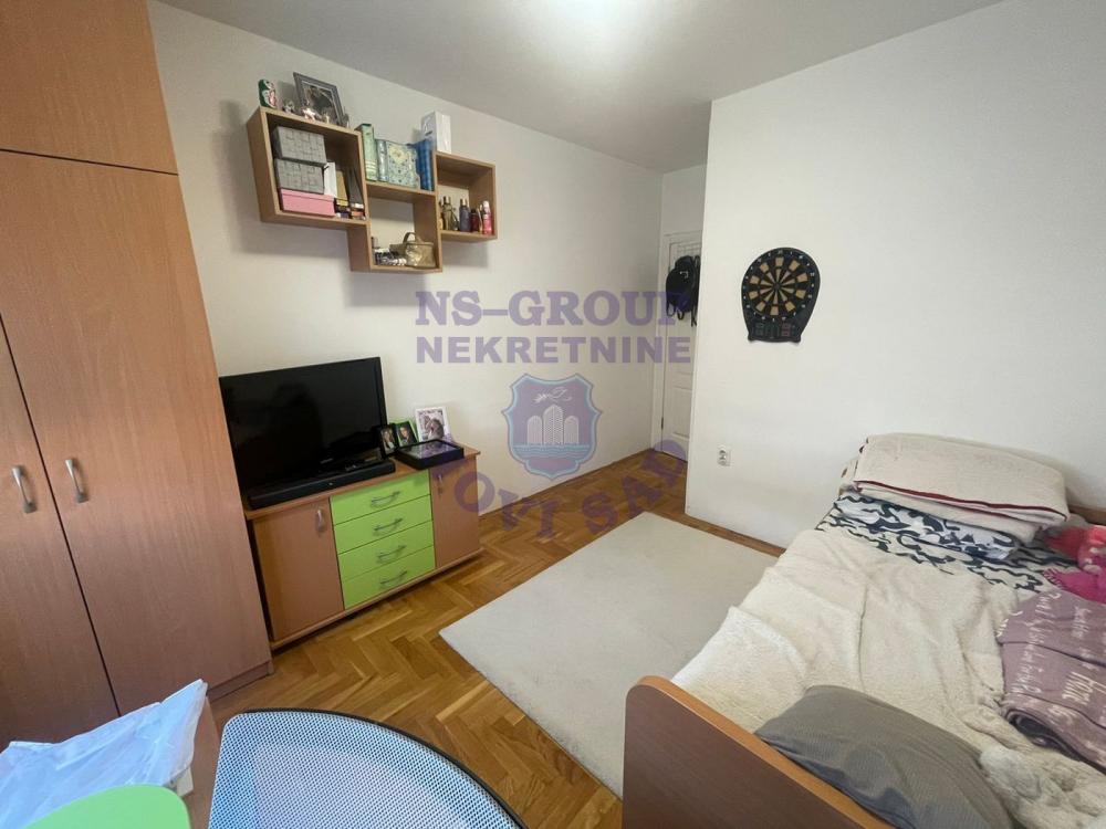 Slika 9 - Trosoban, 62m2, Banatić Novi Sad, sa terasom, ima lift