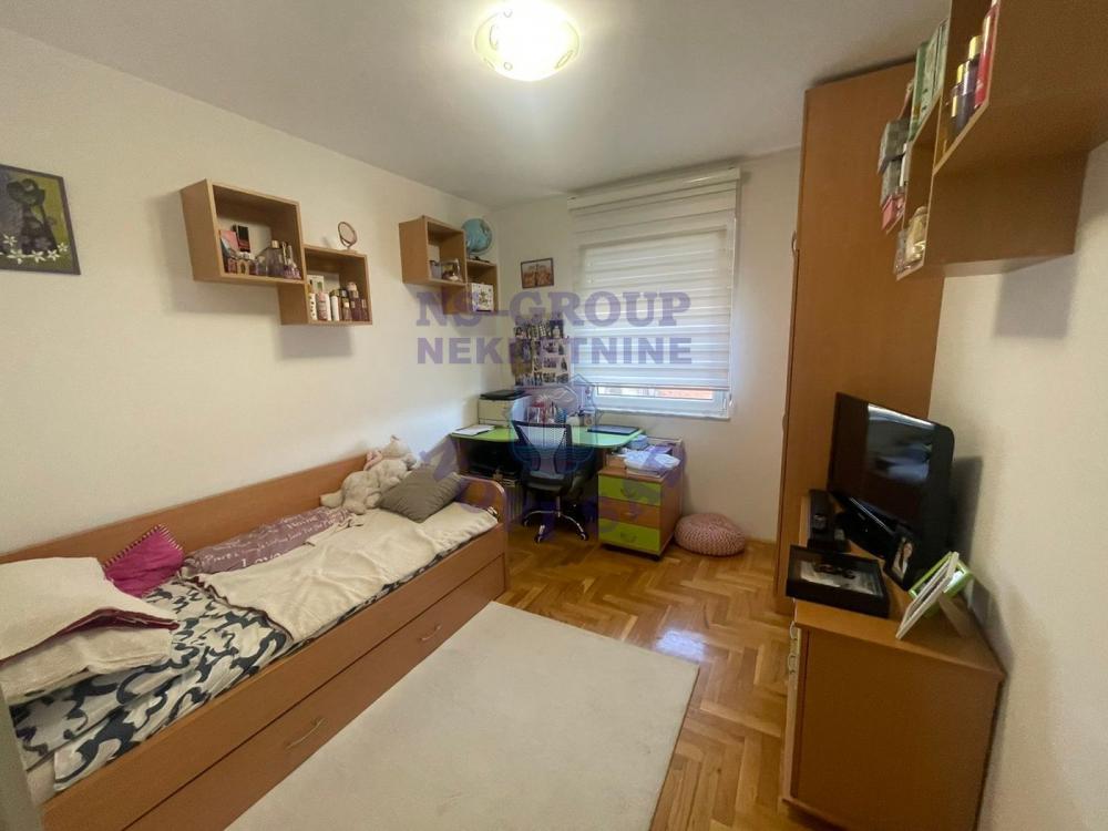 Slika 10 - Trosoban, 62m2, Banatić Novi Sad, sa terasom, ima lift