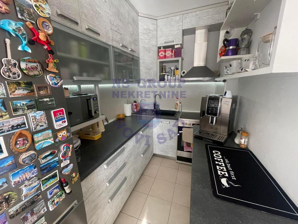 Slika 2 - Trosoban, 62m2, Banatić Novi Sad, sa terasom, ima lift