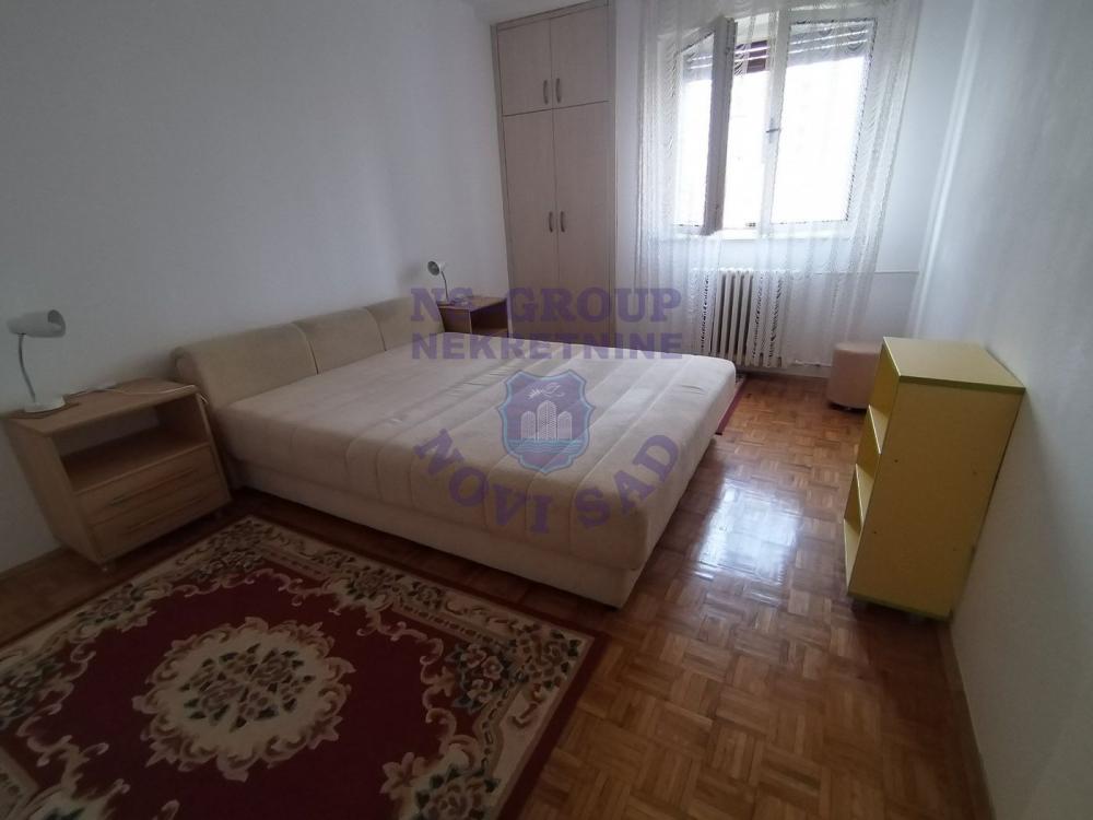 Slika 1 - Lep stan na vrhunskoj lokaciji!