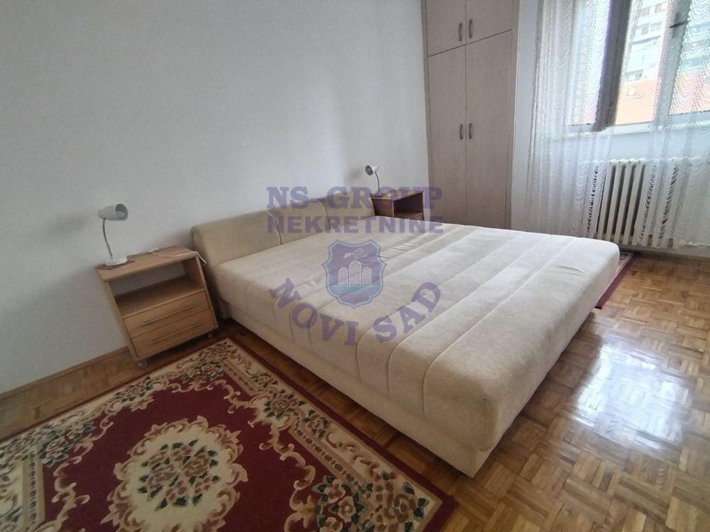 Slika 2 - Lep stan na vrhunskoj lokaciji!