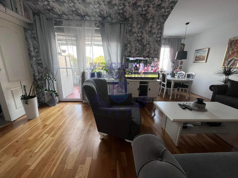 Slika 2 - Trosoban stan na Petrovaradinu