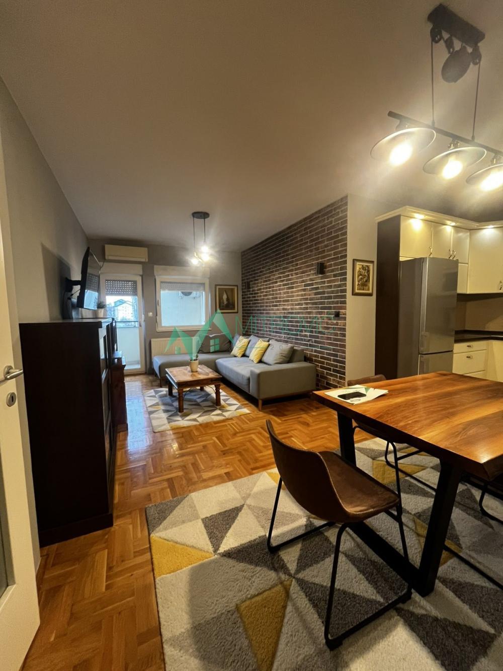 Glavna slika -Na prodaju dvoiposoban stan – Nova Detelinara 