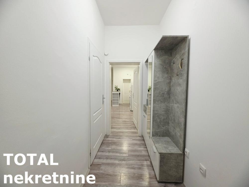 Slika 10 - Stan,NOVI SAD,BULEVAR,kv: 71.00, € 198800, ID: 1102487