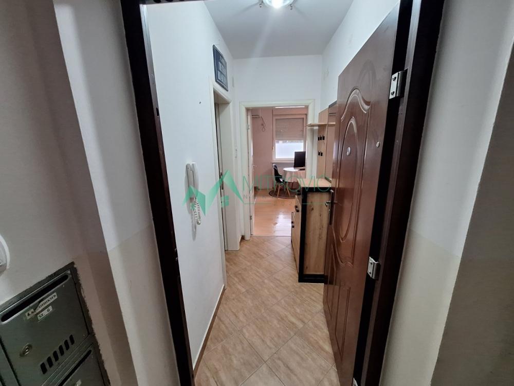 Slika 4 - Jednoiposoban, 28m2, Adice Novi Sad, sa parkingom