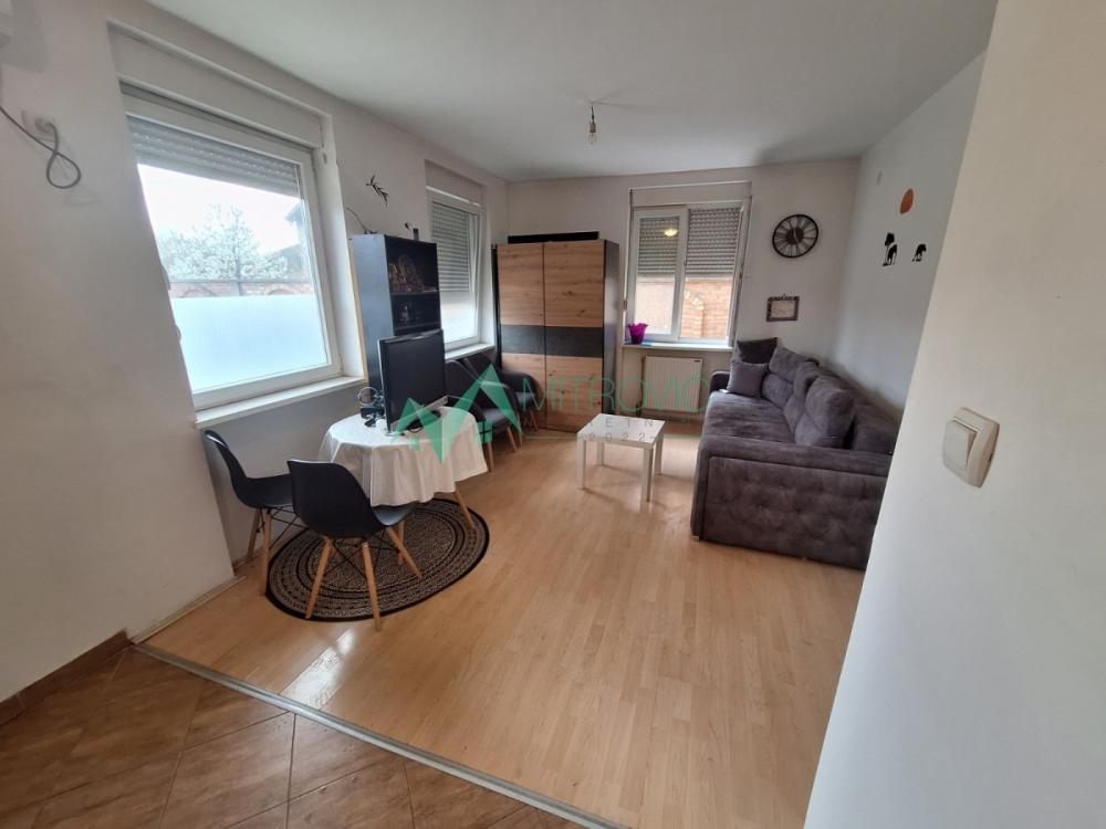 Slika 1 - Jednoiposoban, 28m2, Adice Novi Sad, sa parkingom