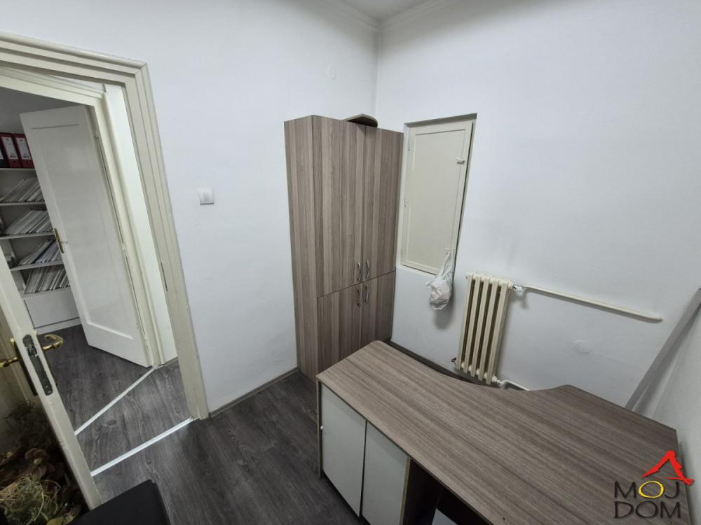 Slika 7 - Stan,NOVI SAD,CENTAR,kv: 29, € 82400, ID: 1032041