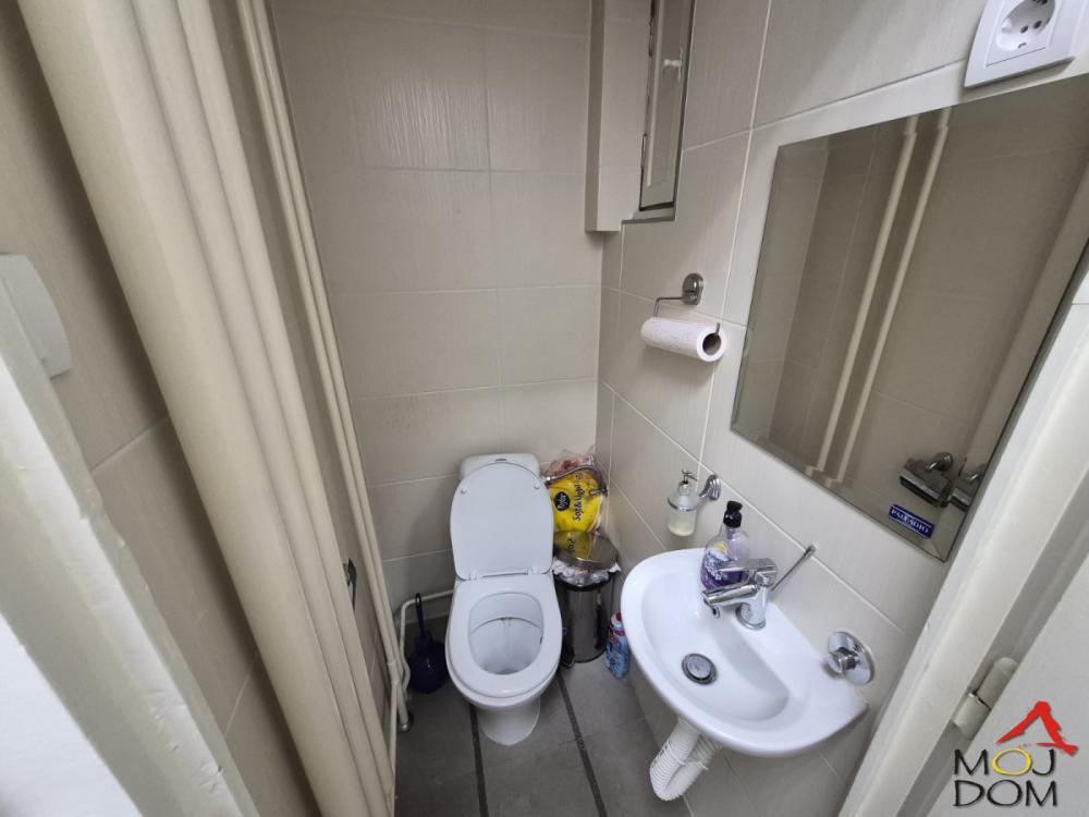 Slika 4 - Stan,NOVI SAD,CENTAR,kv: 29, € 82400, ID: 1032041