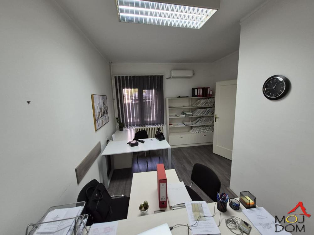 Slika 2 - Stan,NOVI SAD,CENTAR,kv: 29, € 82400, ID: 1032041