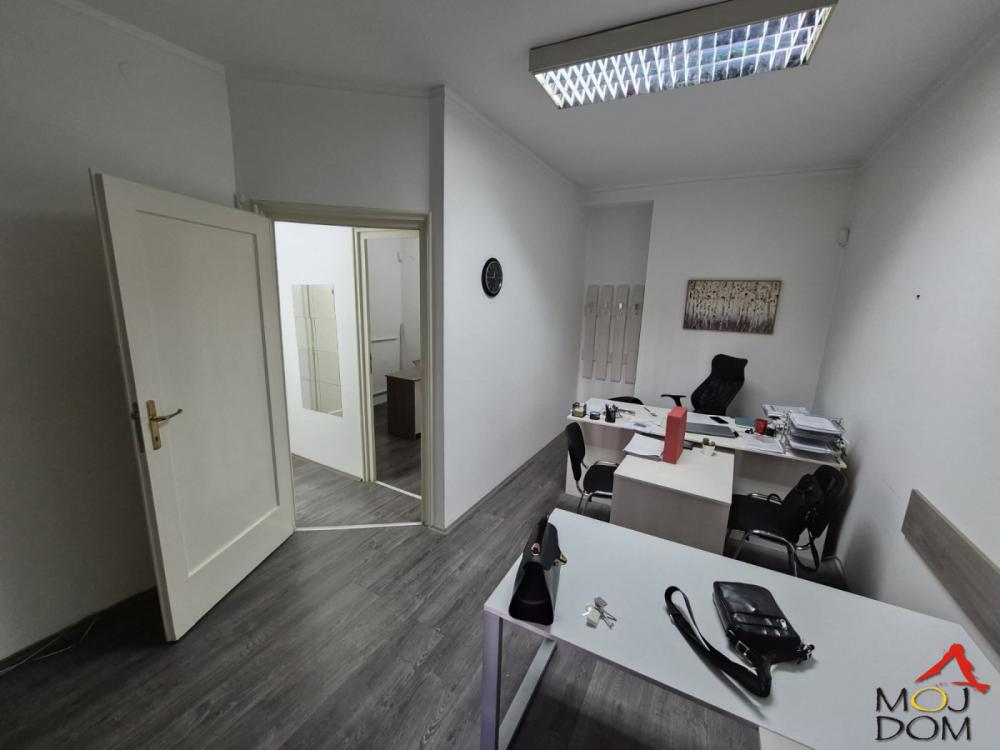 Slika 1 - Stan,NOVI SAD,CENTAR,kv: 29, € 82400, ID: 1032041