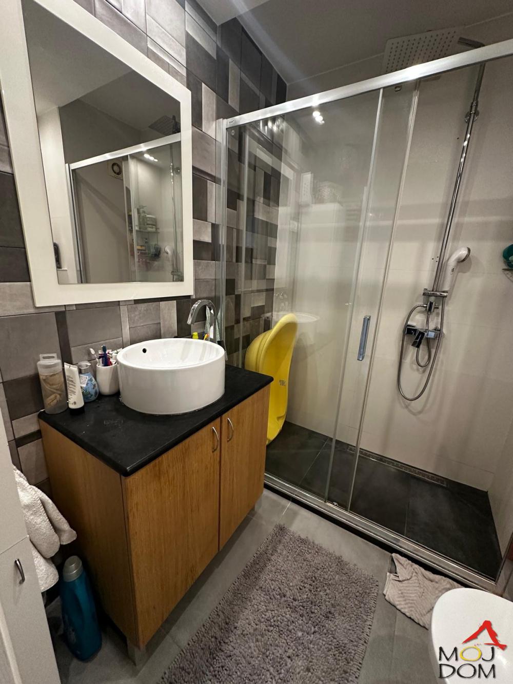 Slika 9 - Stan,NOVI SAD,GRBAVICA,kv: 116, € 334550, ID: 1031978