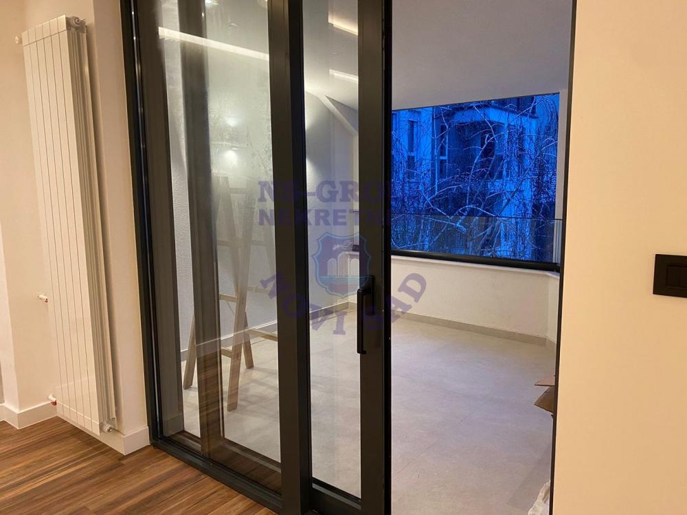 Slika 8 - Četvorosoban stan kompletno renoviran u centru Novog Sada