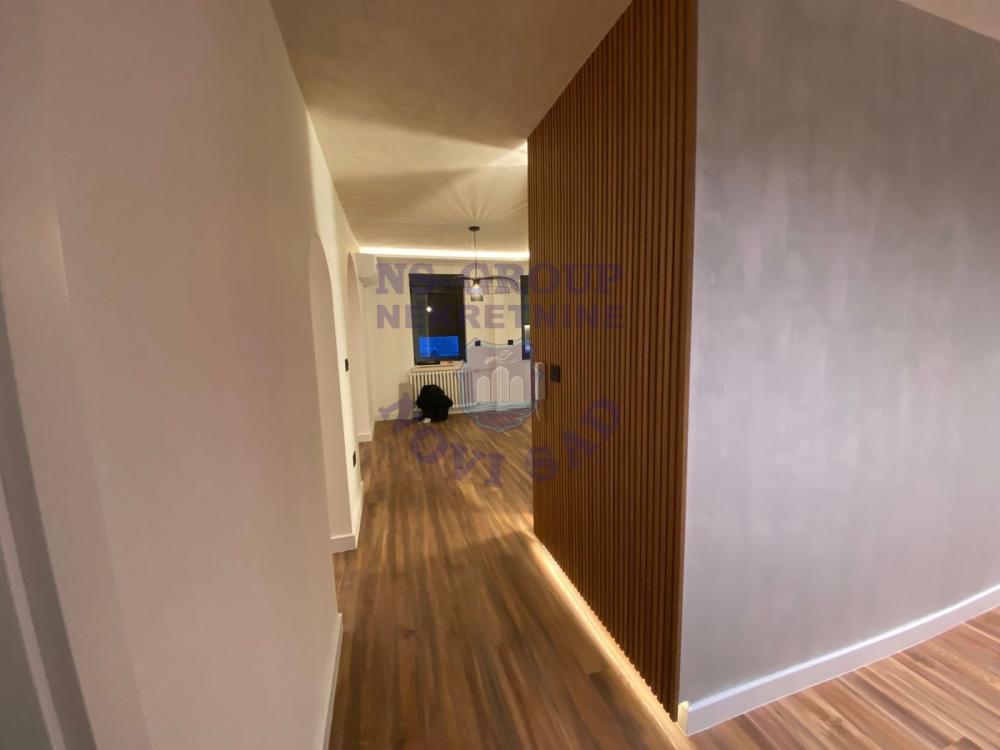 Slika 5 - Četvorosoban stan kompletno renoviran u centru Novog Sada