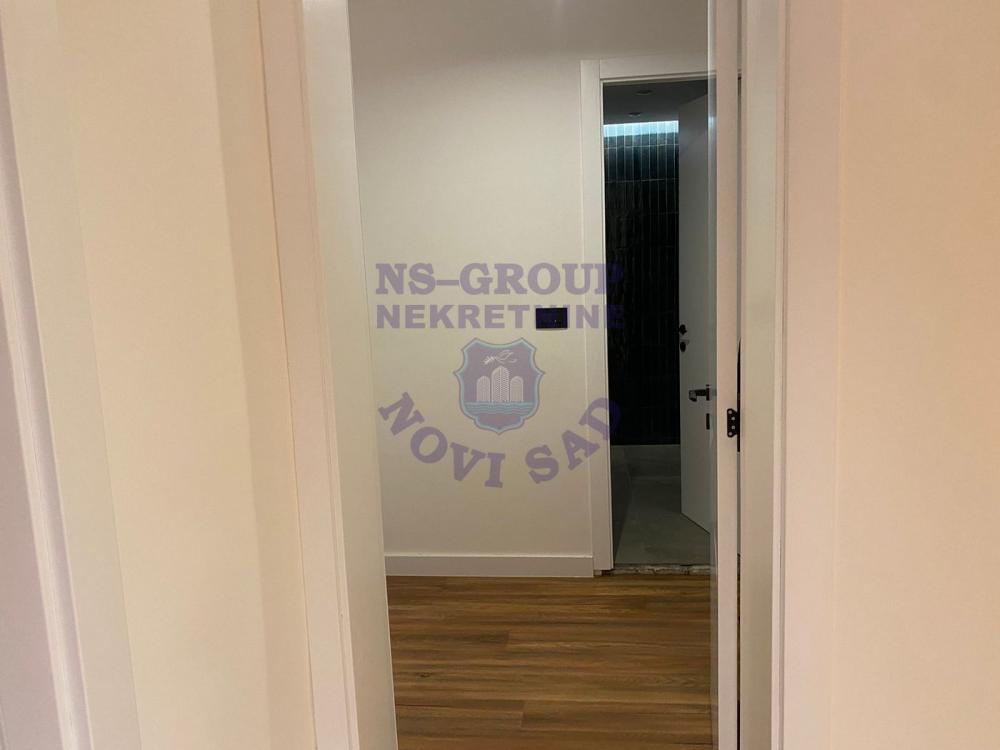 Slika 4 - Četvorosoban stan kompletno renoviran u centru Novog Sada