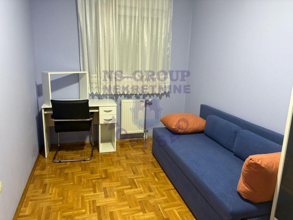 Slika 4 - Š:567251 Četvorosoban - Nova Detelinara