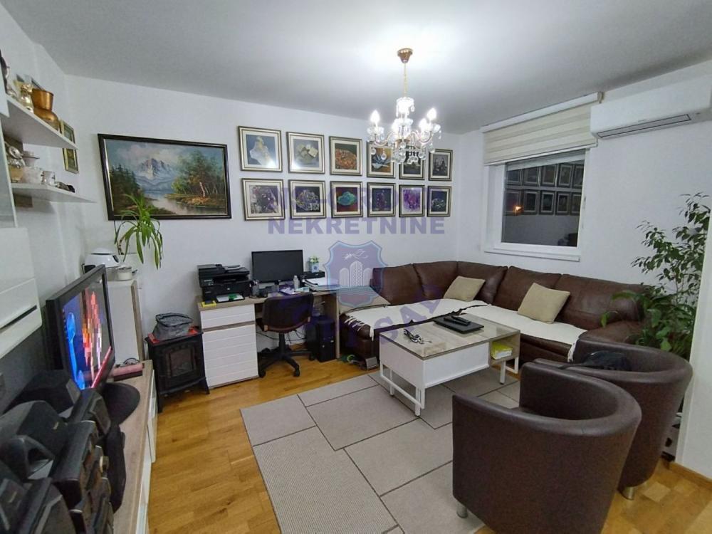 Slika 1 - Namešten, izuzetno funkcionalan četvorosoban stan sa lepom terasom! š . 567045