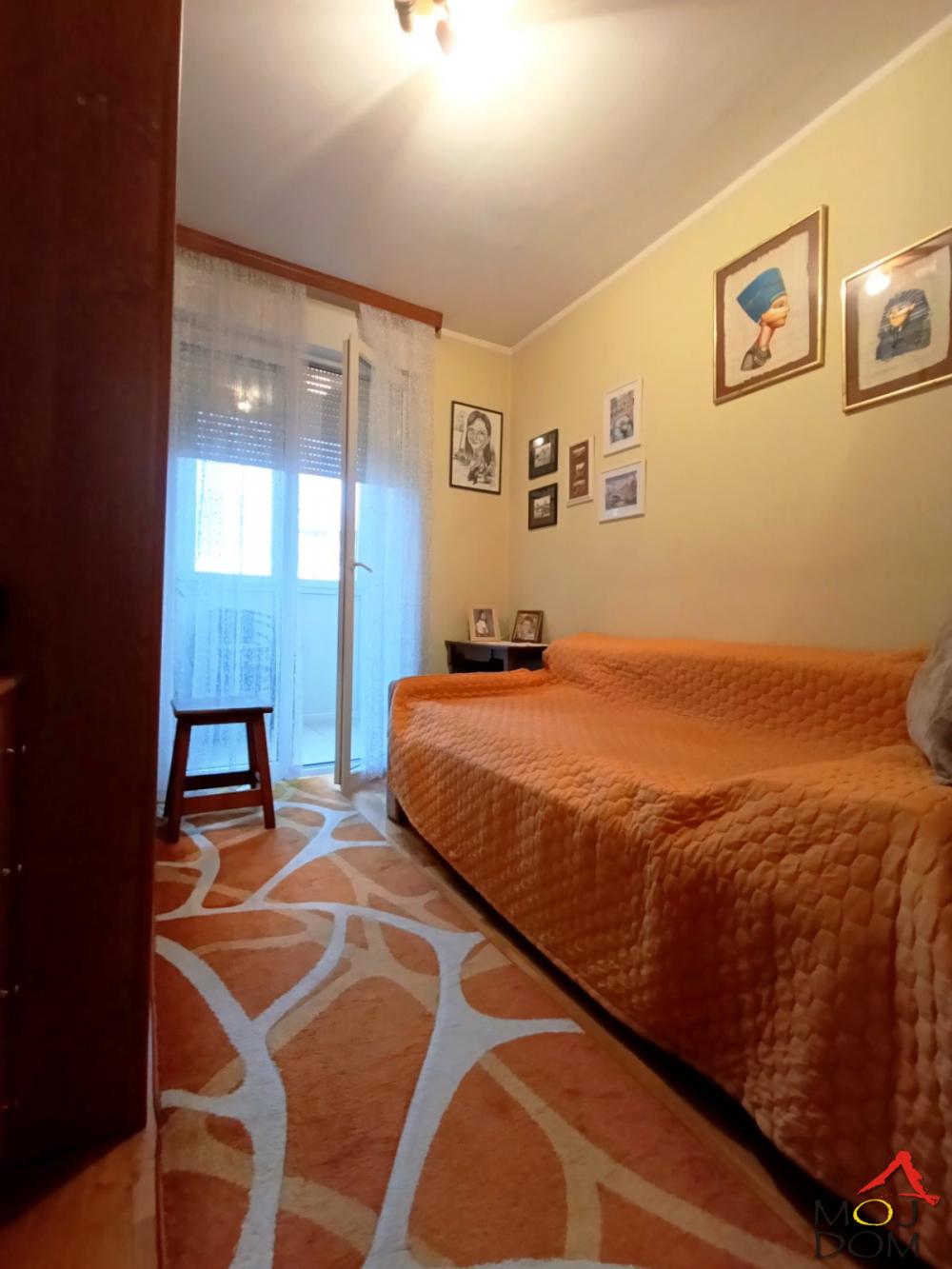 Slika 4 - Stan,NOVI SAD,SOMBORSKI BULEVAR,kv: 45, € 139050, ID: 1032068