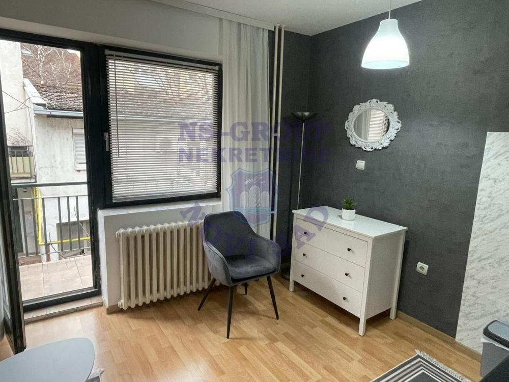 Slika 2 - Prodaja stana, 22m2, Novi Sad centar Novi Sad, sa terasom