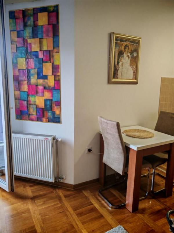 Slika 2 - Opremljena garsonjera u Futoškoj ulici