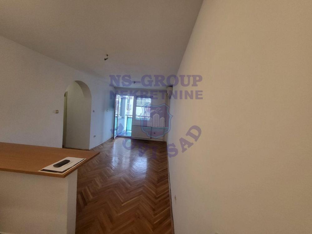 Slika 1 - Dvosoban, 45m2, Socijalno Novi Sad, sa terasom, ima lift