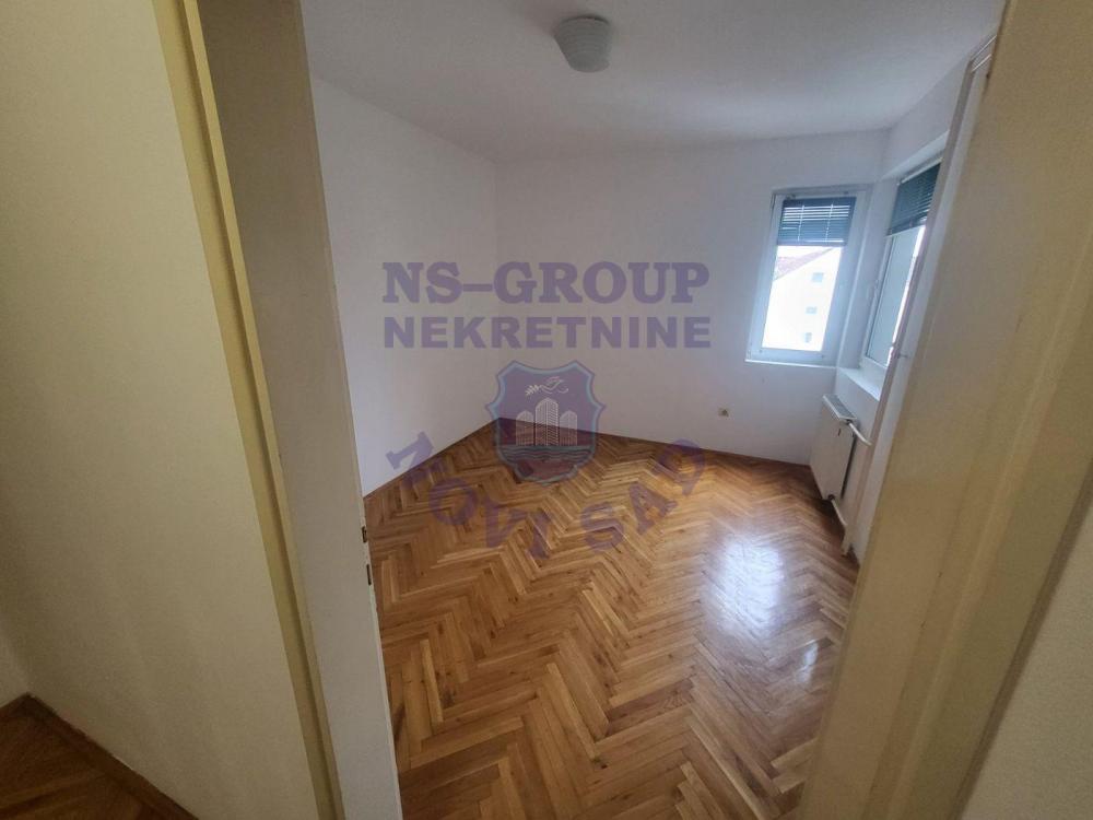 Slika 6 - Dvosoban, 45m2, Socijalno Novi Sad, sa terasom, ima lift