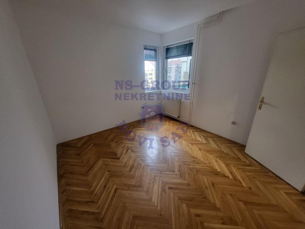 Slika 1 - Dvosoban, 45m2, Socijalno Novi Sad, sa terasom