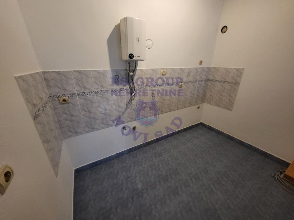 Slika 4 - Dvosoban, 45m2, Socijalno Novi Sad, sa terasom