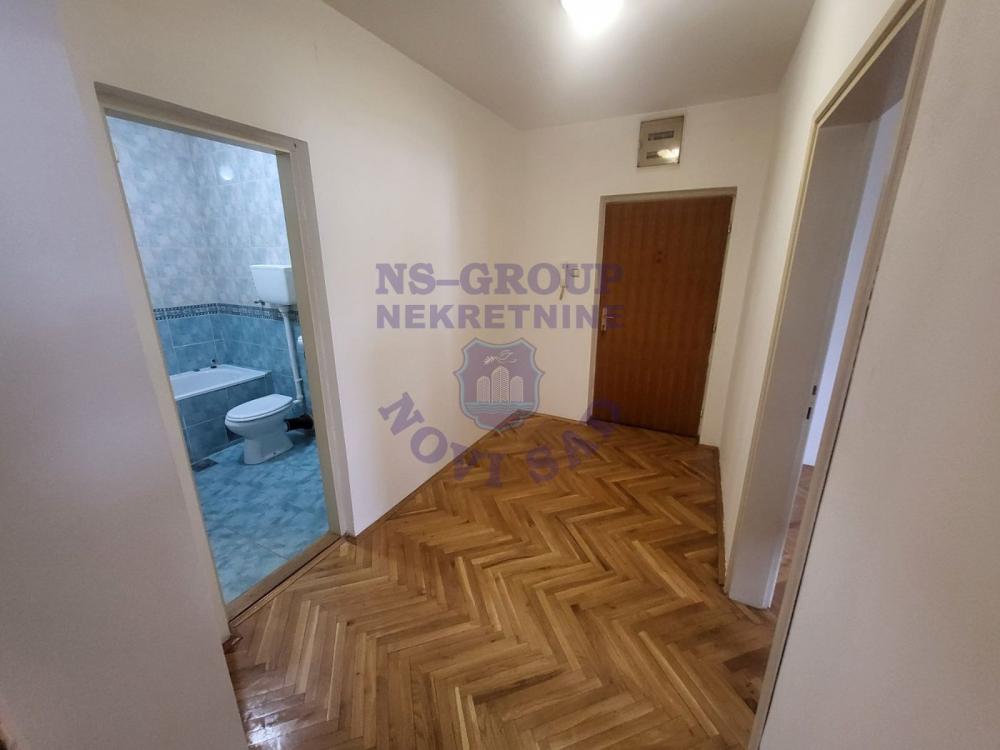 Slika 6 - Dvosoban, 45m2, Socijalno Novi Sad, sa terasom