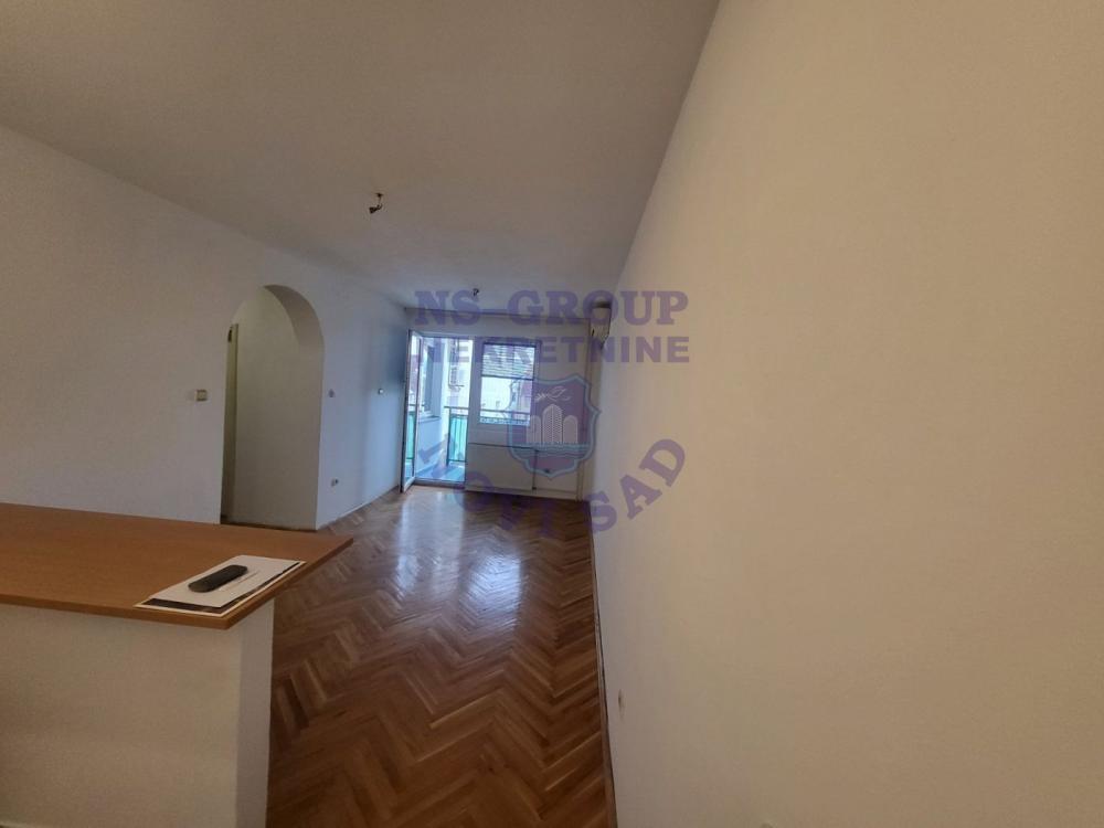 Slika 2 - Dvosoban, 45m2, Socijalno Novi Sad, sa terasom