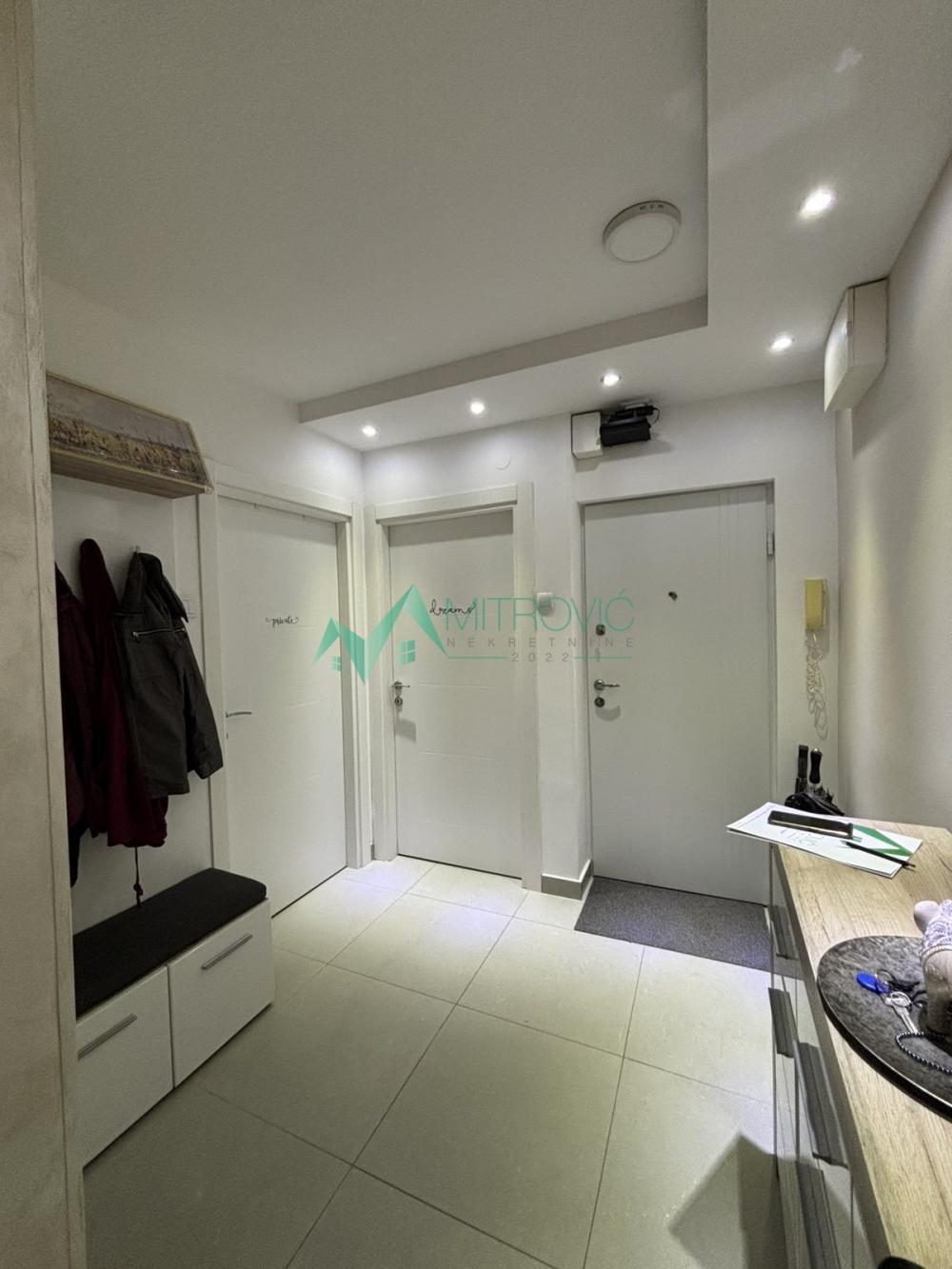 Slika 5 - Renoviran dvoiposoban stan na Detelinari 60m2 