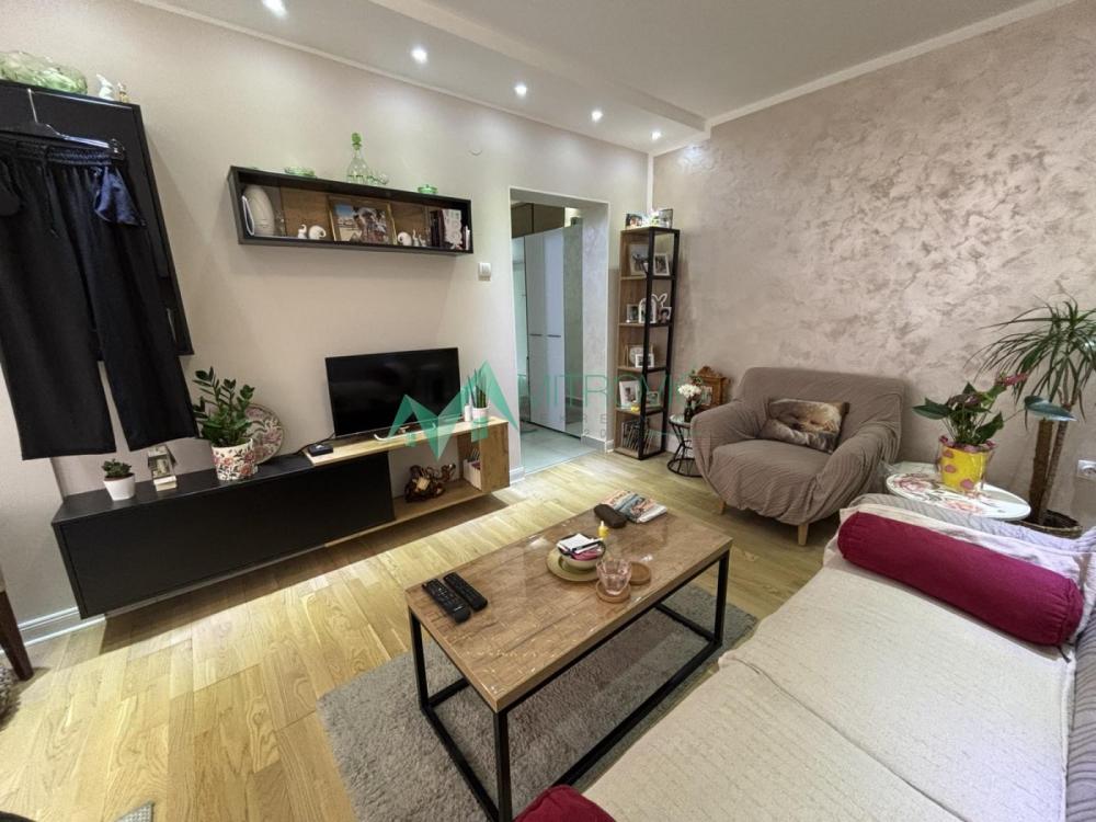 Slika 1 - Renoviran dvoiposoban stan na Detelinari 60m2 