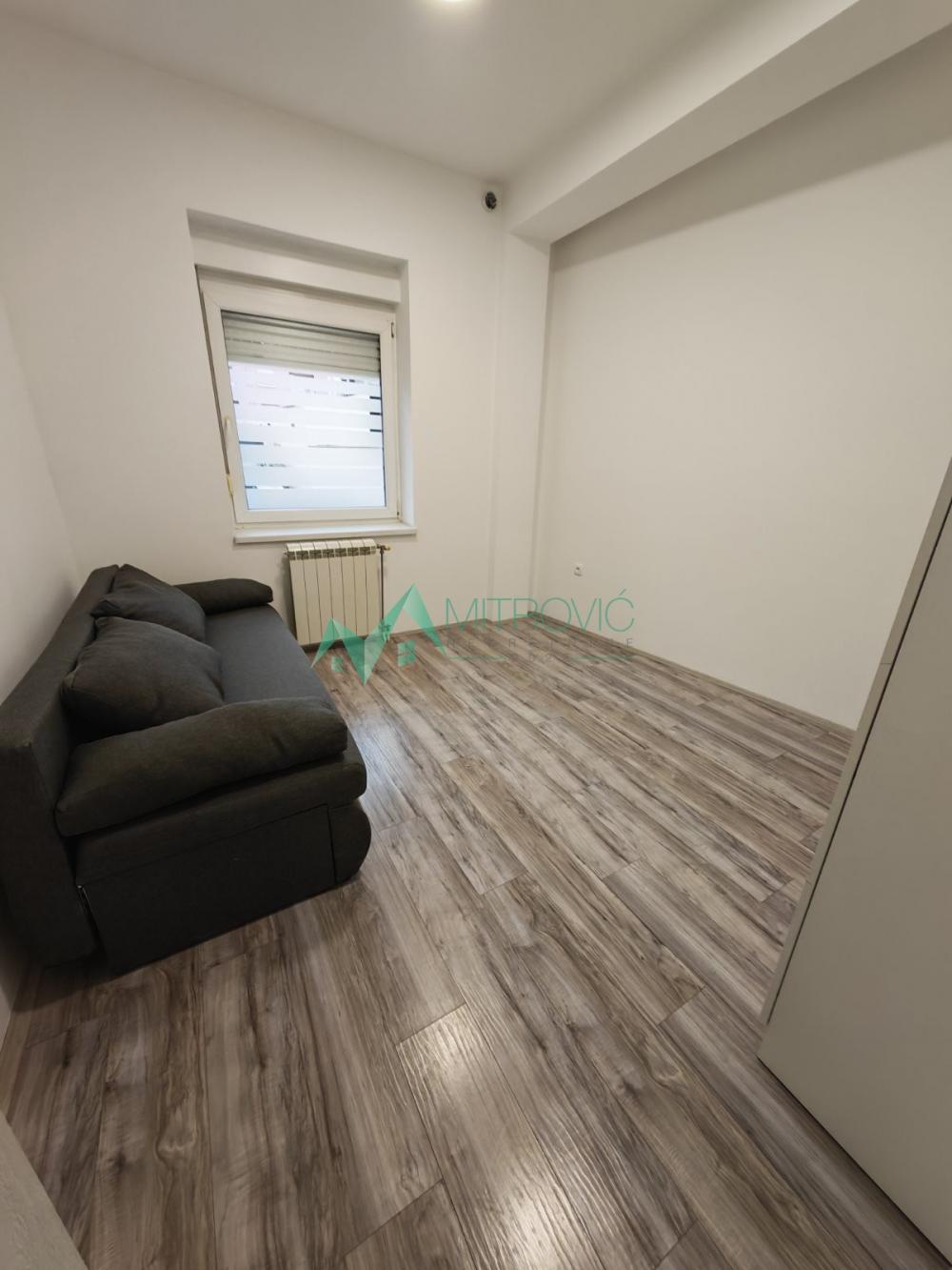 Slika 7 - Bulevar, 71m2. Trosoban stan. 