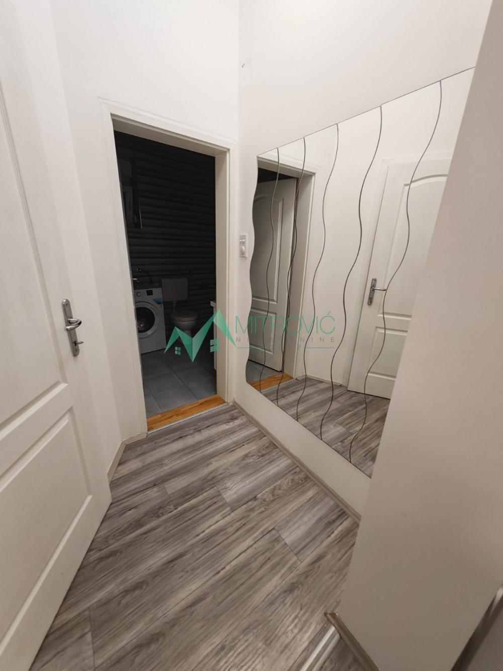 Slika 3 - Bulevar, 71m2. Trosoban stan. 