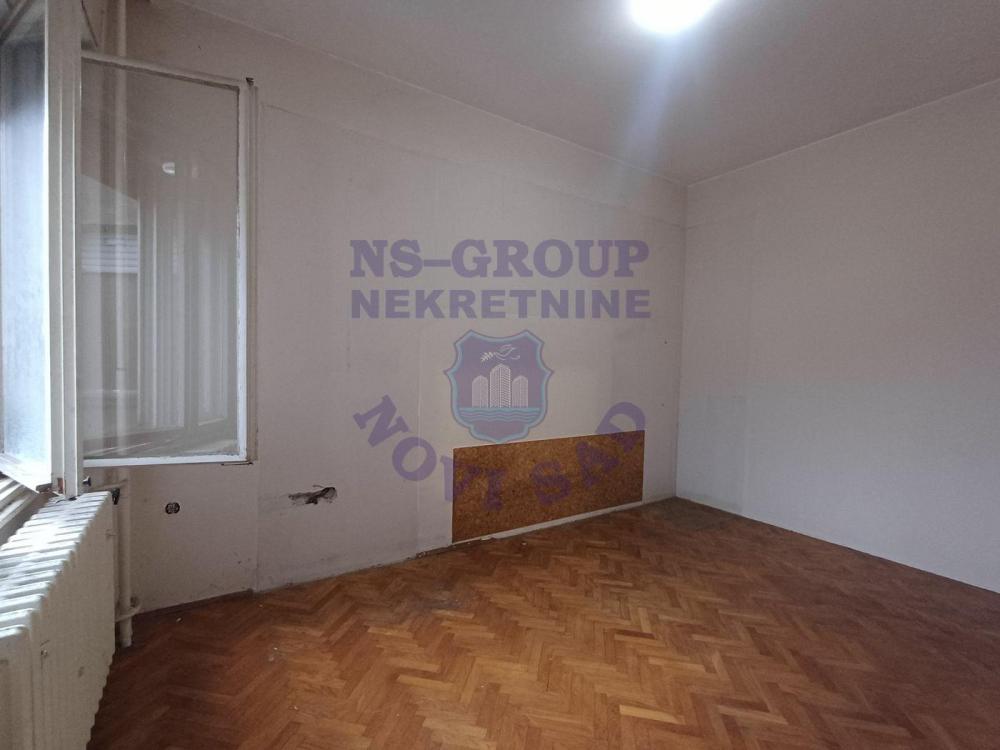 Slika 1 - Trosoban, 62m2, Novosadski kej Novi Sad, sa terasom, ima lift