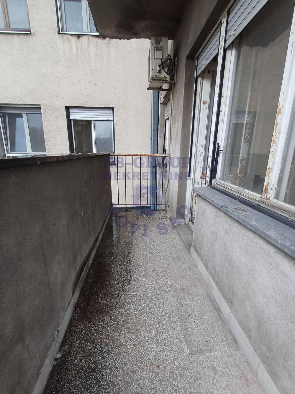 Slika 9 - Trosoban, 62m2, Novosadski kej Novi Sad, sa terasom, ima lift