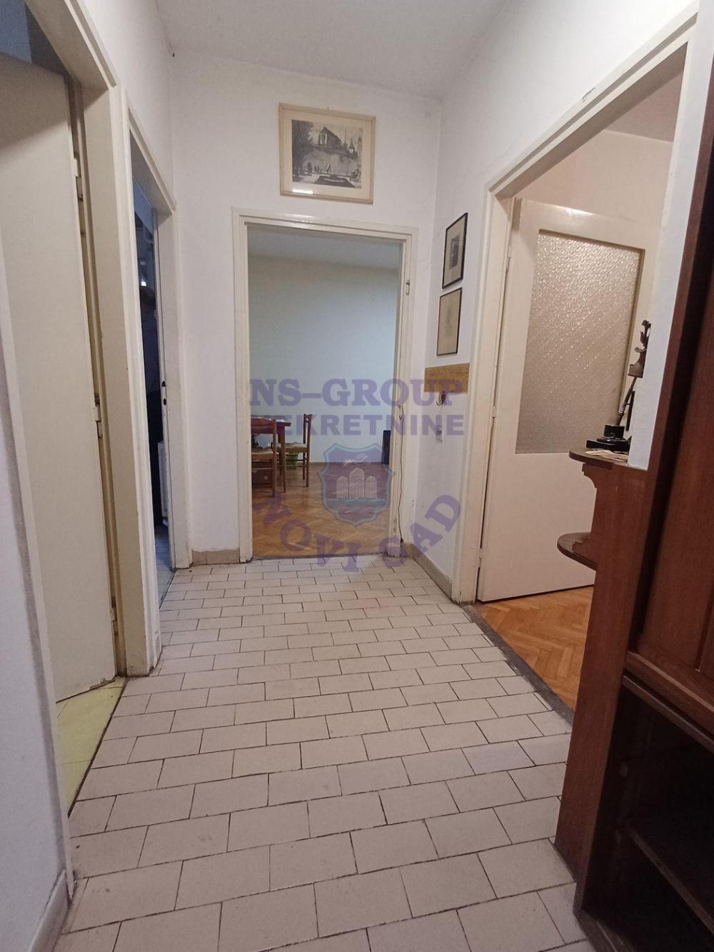 Slika 3 - Trosoban, 62m2, Novosadski kej Novi Sad, sa terasom, ima lift