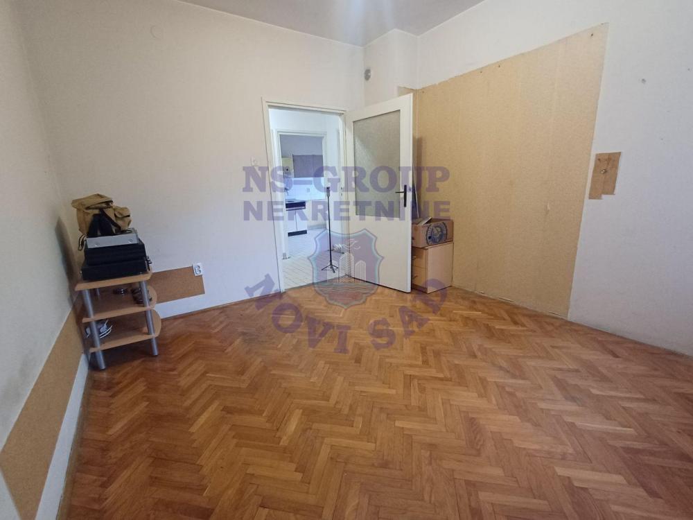 Slika 4 - Trosoban, 62m2, Novosadski kej Novi Sad, sa terasom, ima lift