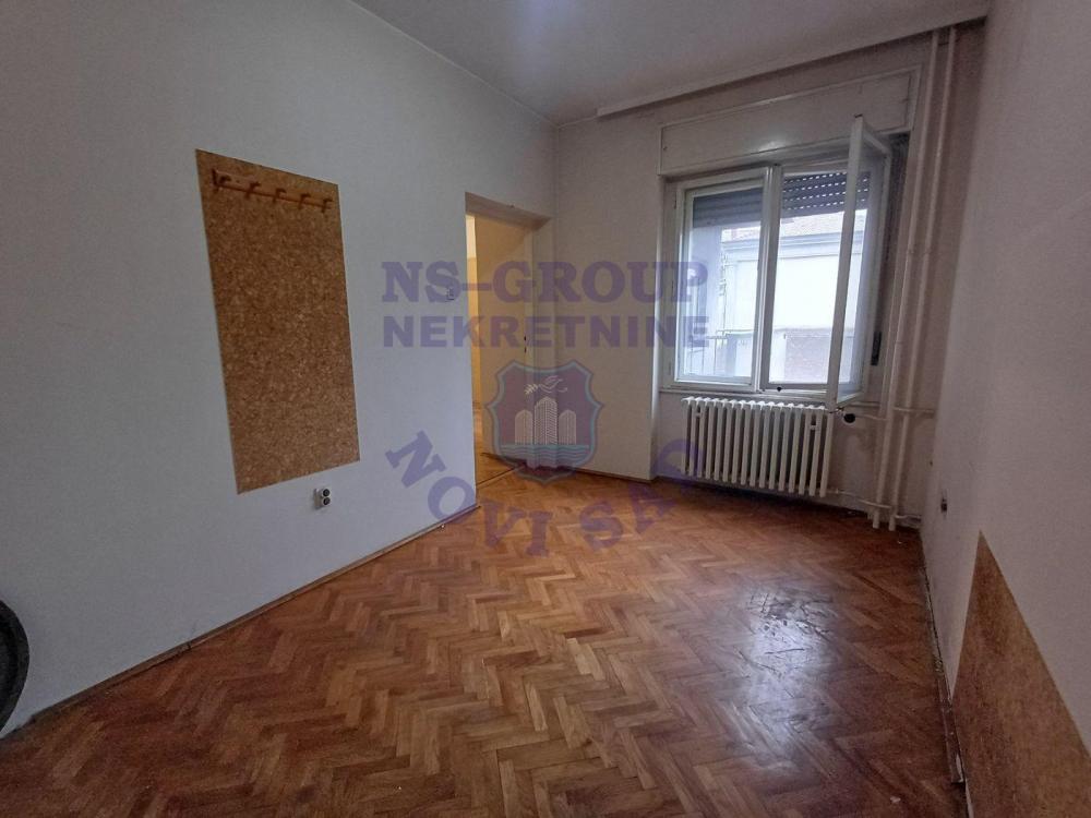 Slika 6 - Trosoban, 62m2, Novosadski kej Novi Sad, sa terasom, ima lift