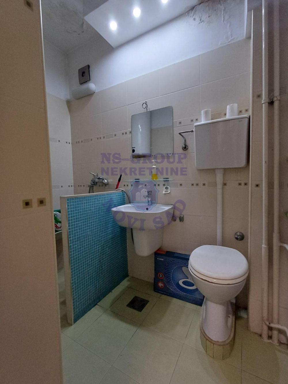 Slika 8 - Trosoban, 62m2, Novosadski kej Novi Sad, sa terasom, ima lift